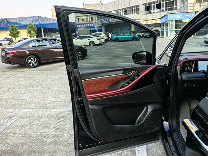 Фото 4 - GAC Trumpchi M8