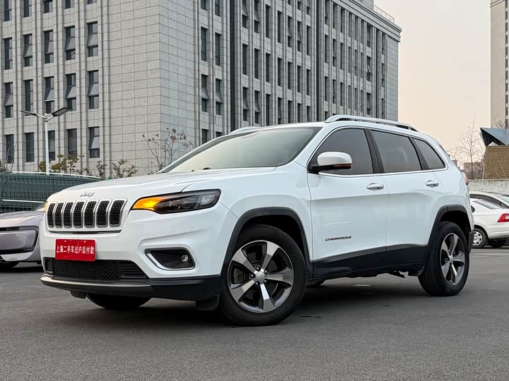 Фото 1 - Jeep Cherokee