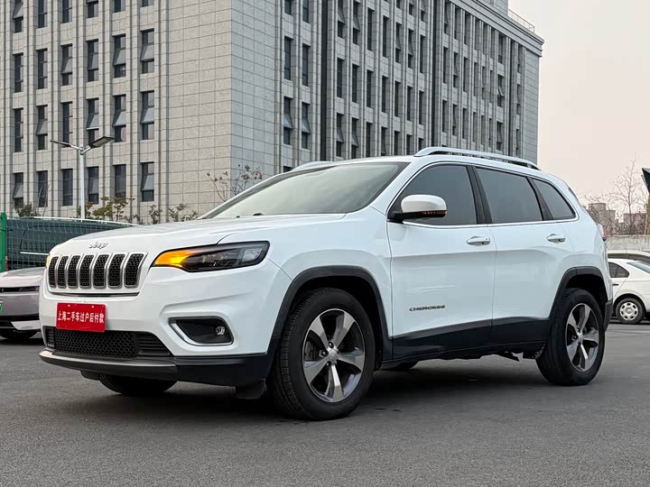 Фото 4 - Jeep Cherokee