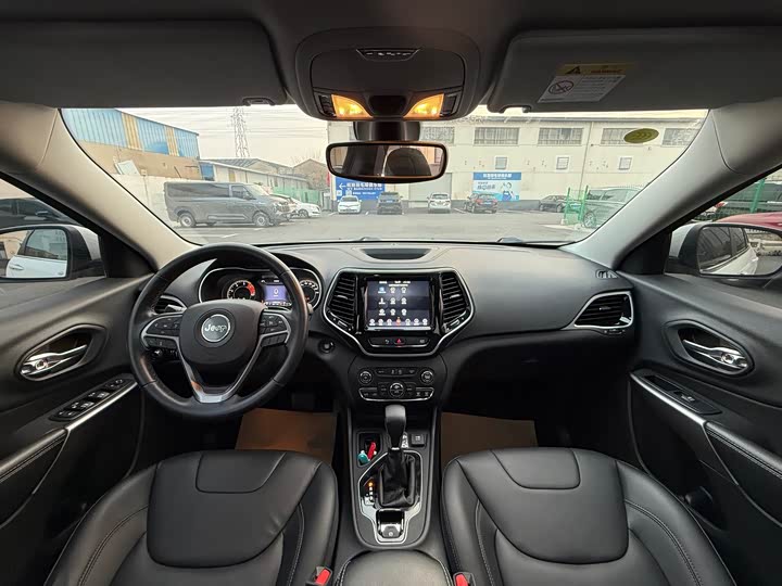 Фото 5 - Jeep Cherokee