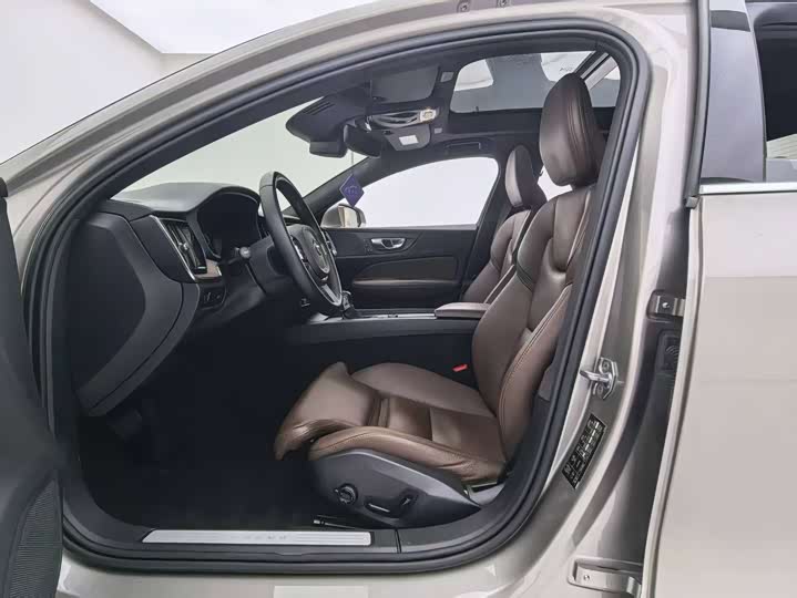 Фото 8 - Volvo S60