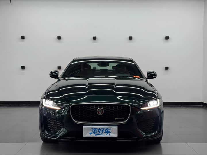 Фото 2 - Jaguar XE L