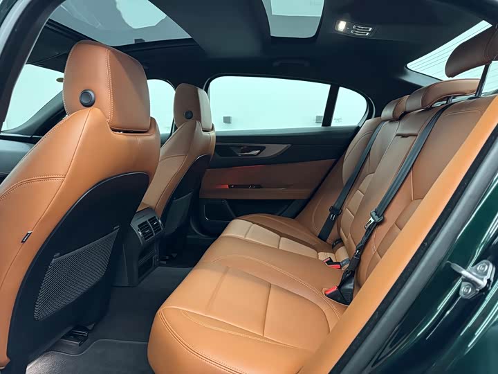 Фото 5 - Jaguar XE L