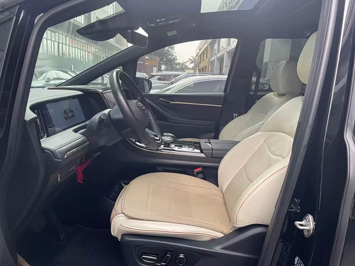 Фото 3 - GAC Trumpchi M8