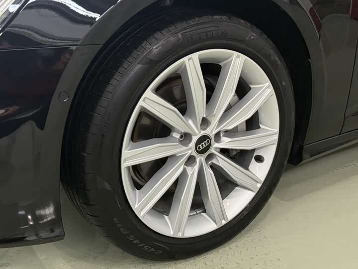 Фото 8 - Audi A6L