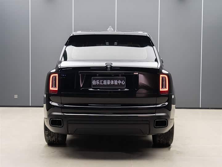 Фото 6 - Rolls-Royce Cullinan