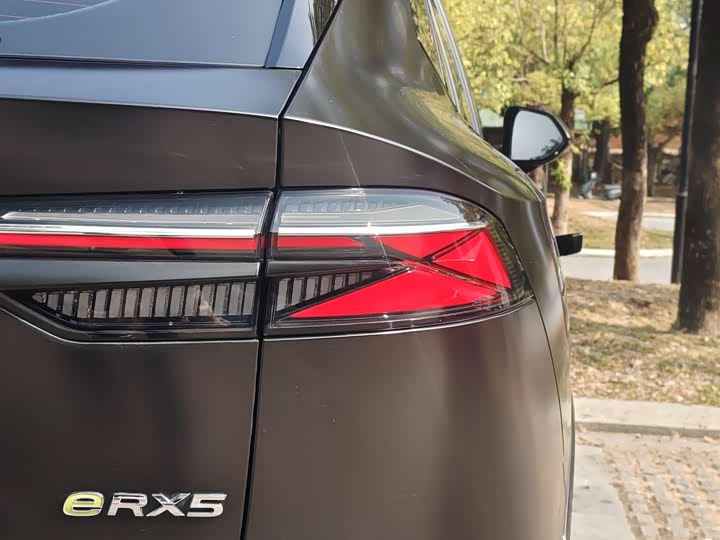 Фото 8 - Roewe RX5 Hybrid