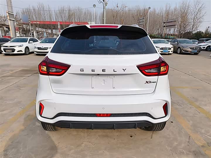 Фото 6 - Geely Vision X3