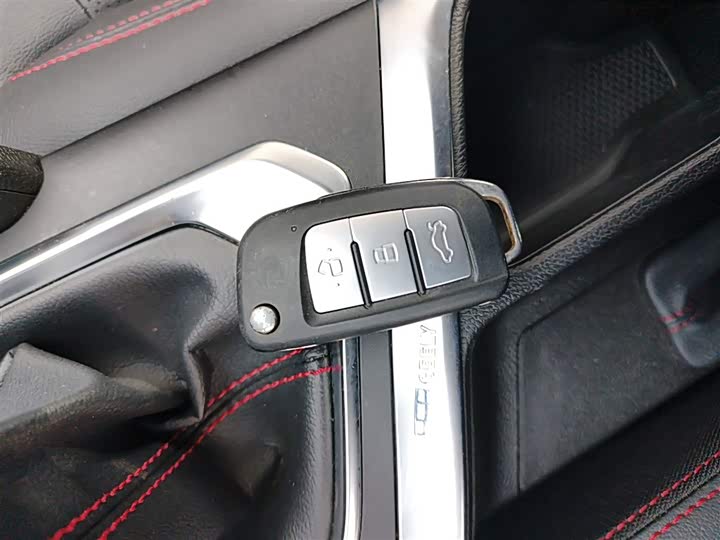 Фото 9 - Geely Vision X3