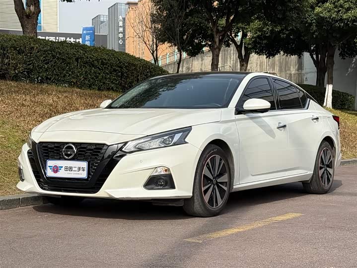 Фото 1 - Nissan Teana