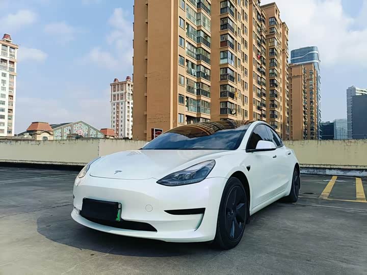 Фото 1 - Tesla Model 3