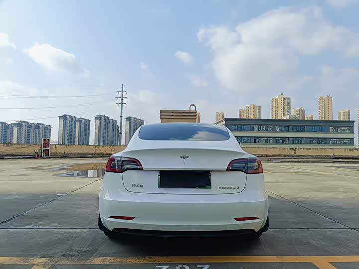 Фото 8 - Tesla Model 3