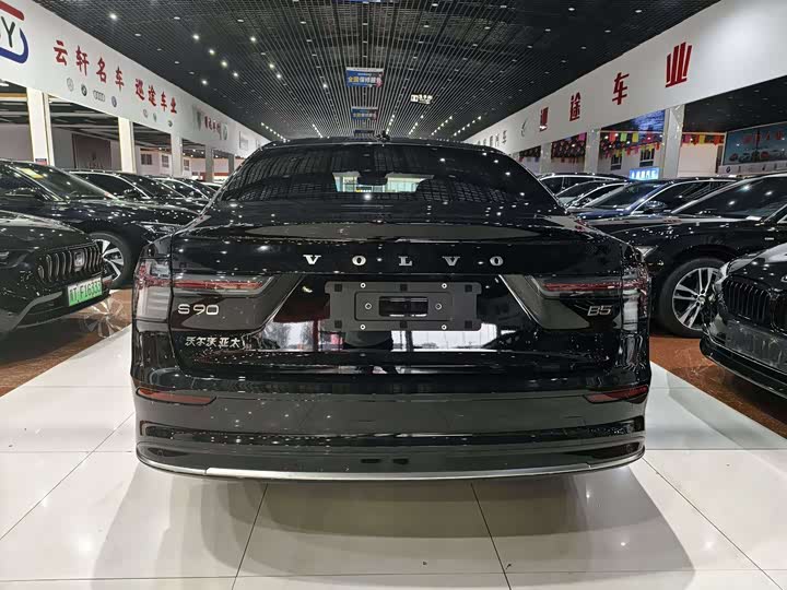 Фото 3 - Volvo S90