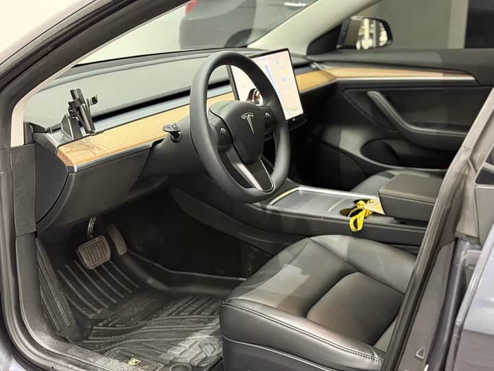 Фото 4 - Tesla Model 3