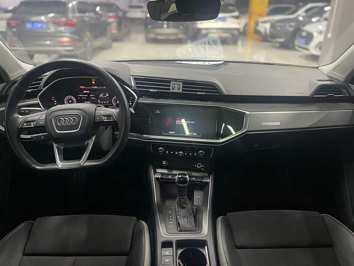 Фото 6 - Audi Q3