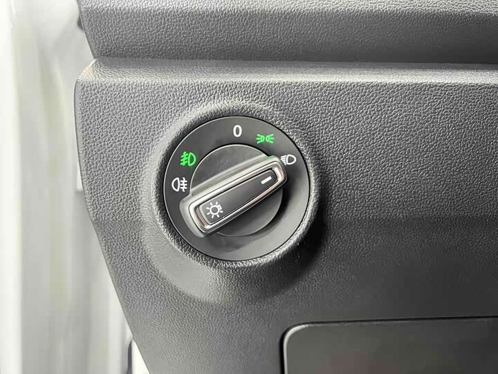 Фото 8 - Volkswagen T-Roc