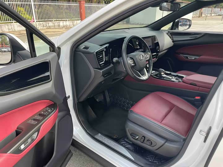 Фото 4 - Lexus NX