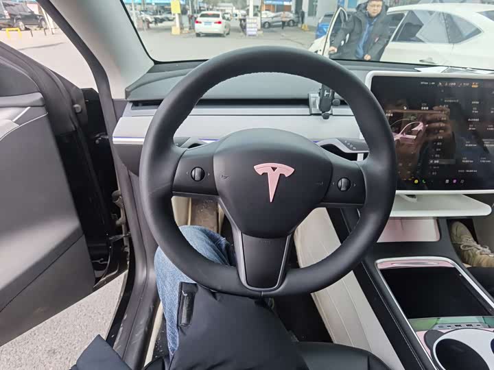 Фото 8 - Tesla Model Y