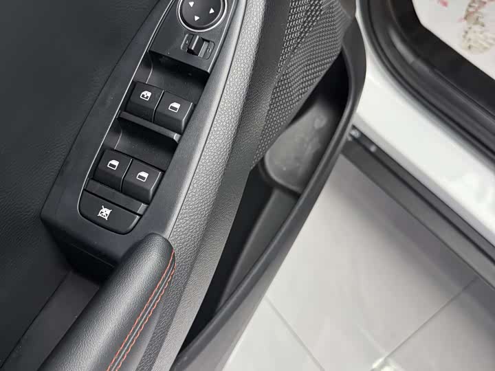 Фото 9 - Kia KX3