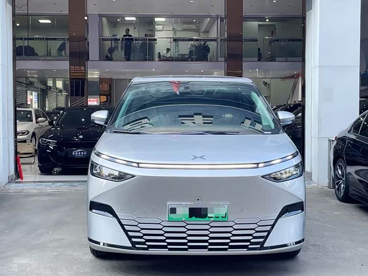 Фото 2 - XPeng X9