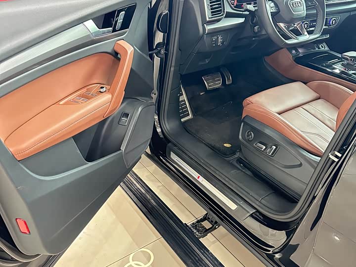 Фото 7 - Audi Q5L