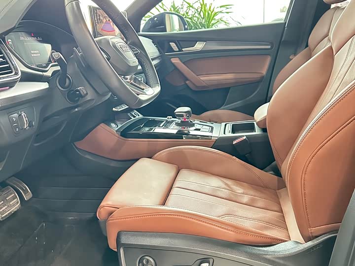 Фото 8 - Audi Q5L