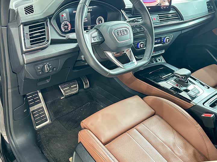 Фото 9 - Audi Q5L