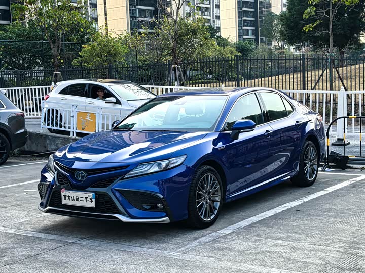 Фото 1 - Toyota Camry