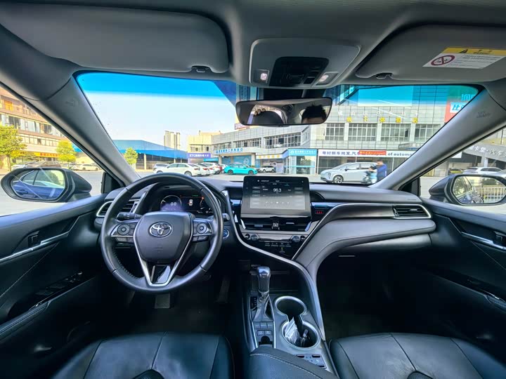 Фото 6 - Toyota Camry