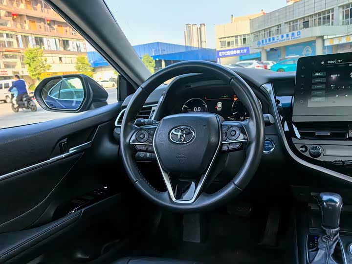 Фото 7 - Toyota Camry