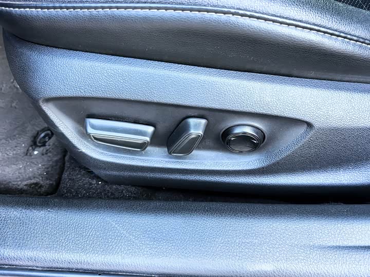 Фото 8 - Toyota Camry