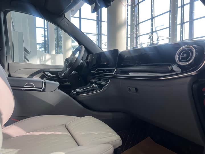 Фото 2 - Mercedes-Benz V-Class