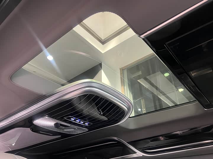 Фото 5 - Mercedes-Benz V-Class