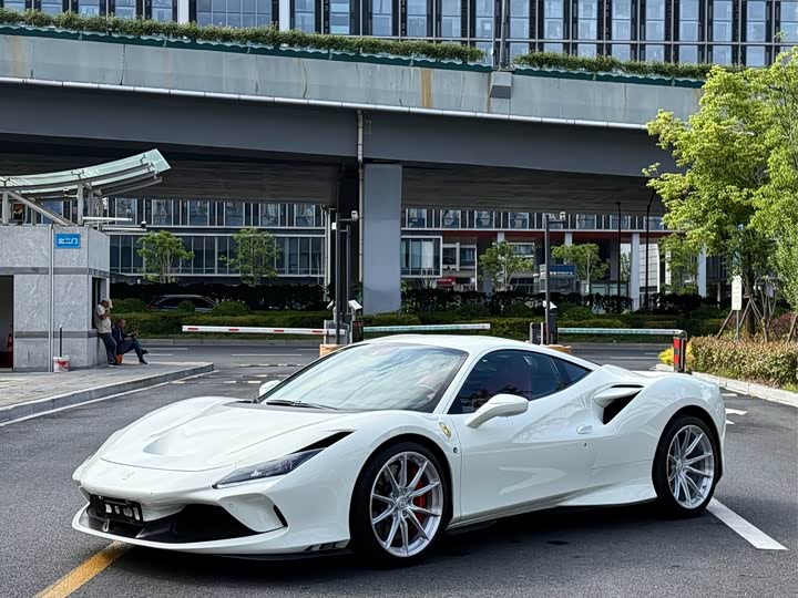 Фото 3 - Ferrari F8