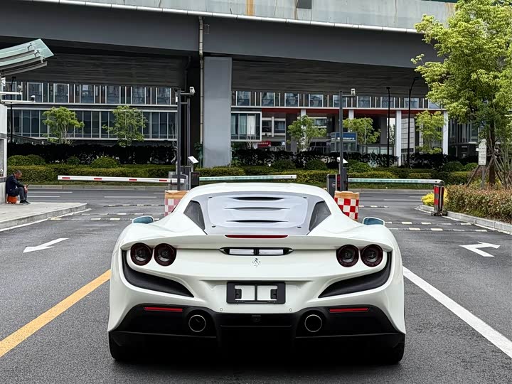 Фото 5 - Ferrari F8