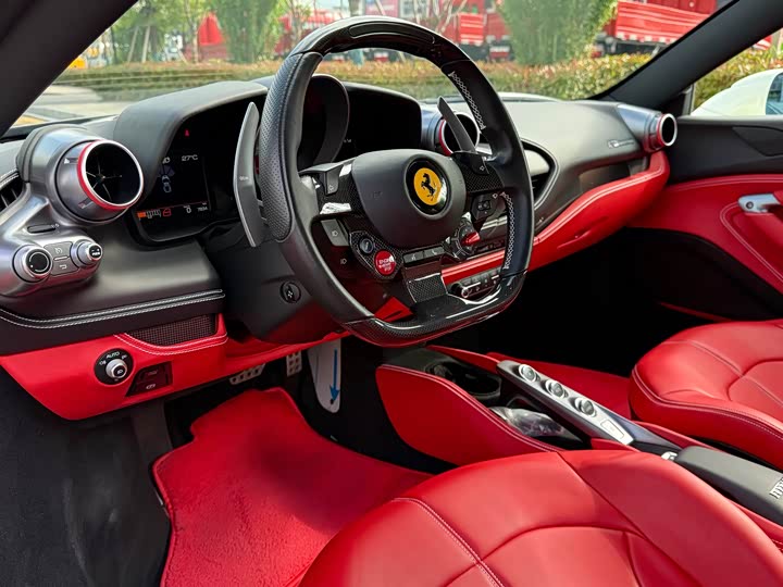 Фото 7 - Ferrari F8