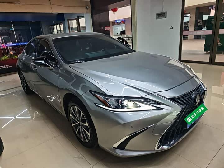 Фото 4 - Lexus ES