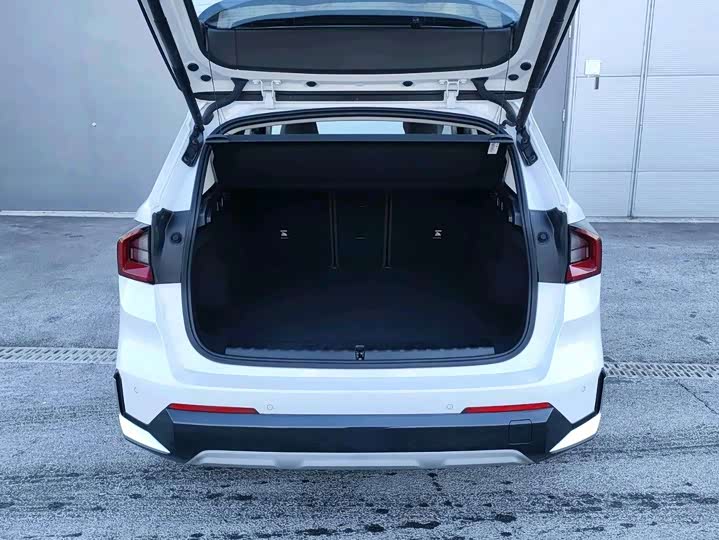 Фото 3 - BMW iX1