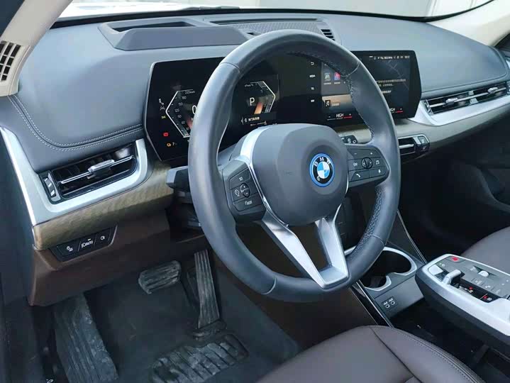 Фото 4 - BMW iX1