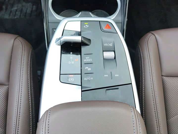 Фото 9 - BMW iX1