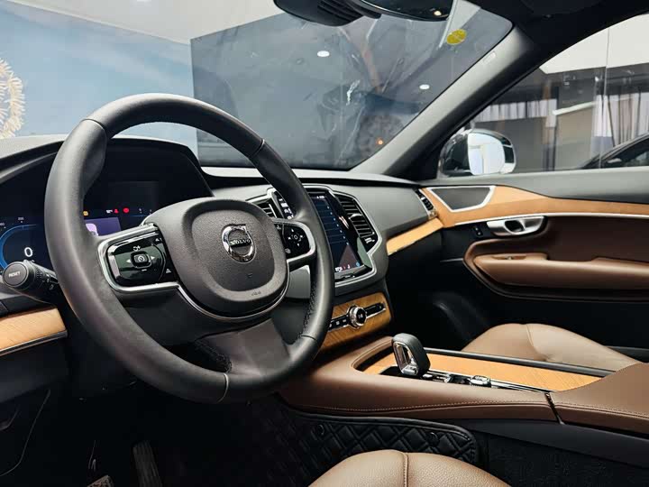 Фото 4 - Volvo XC90