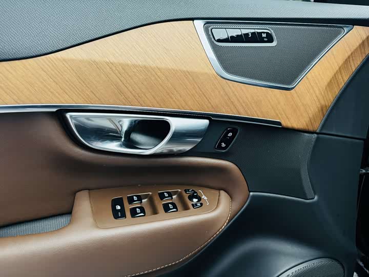 Фото 6 - Volvo XC90