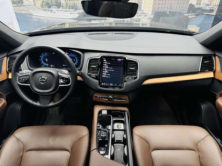 Фото 7 - Volvo XC90