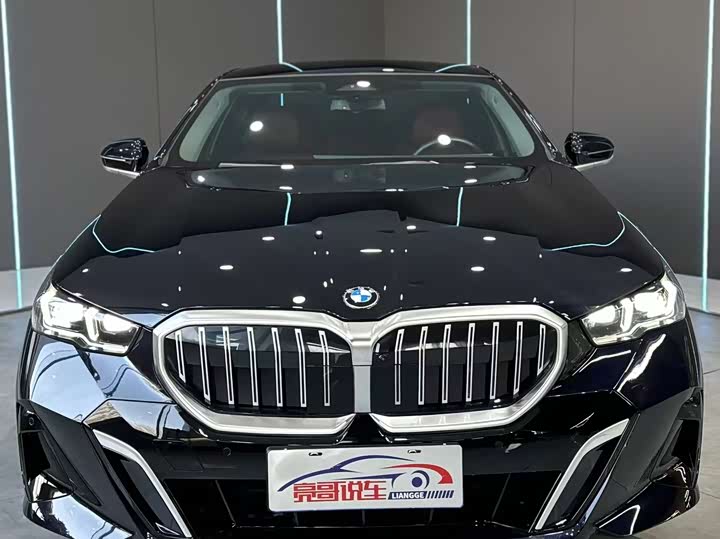 Фото 2 - BMW 5 Series