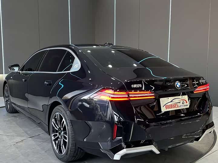 Фото 6 - BMW 5 Series