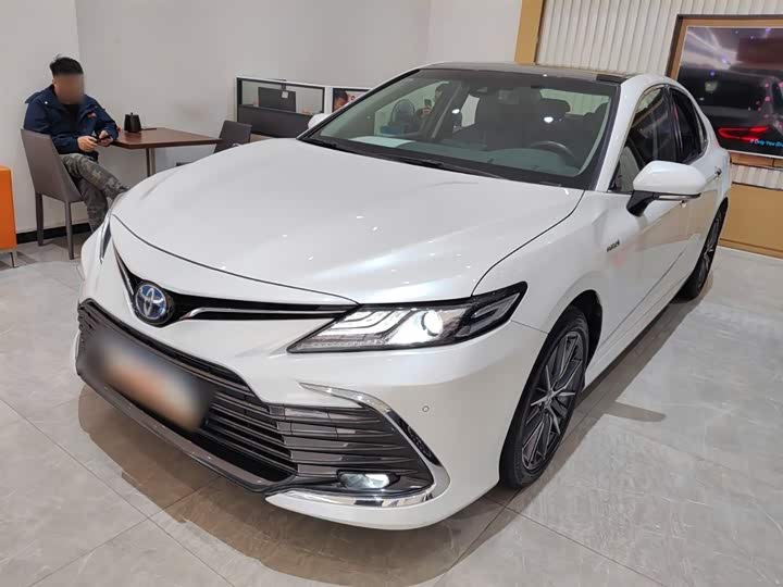 Фото 1 - Toyota Camry