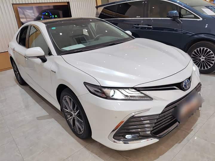 Фото 4 - Toyota Camry