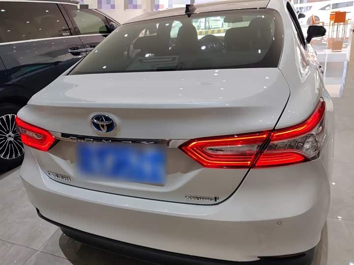 Фото 6 - Toyota Camry