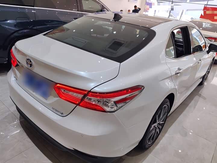 Фото 7 - Toyota Camry