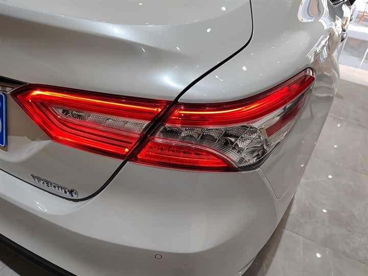 Фото 8 - Toyota Camry